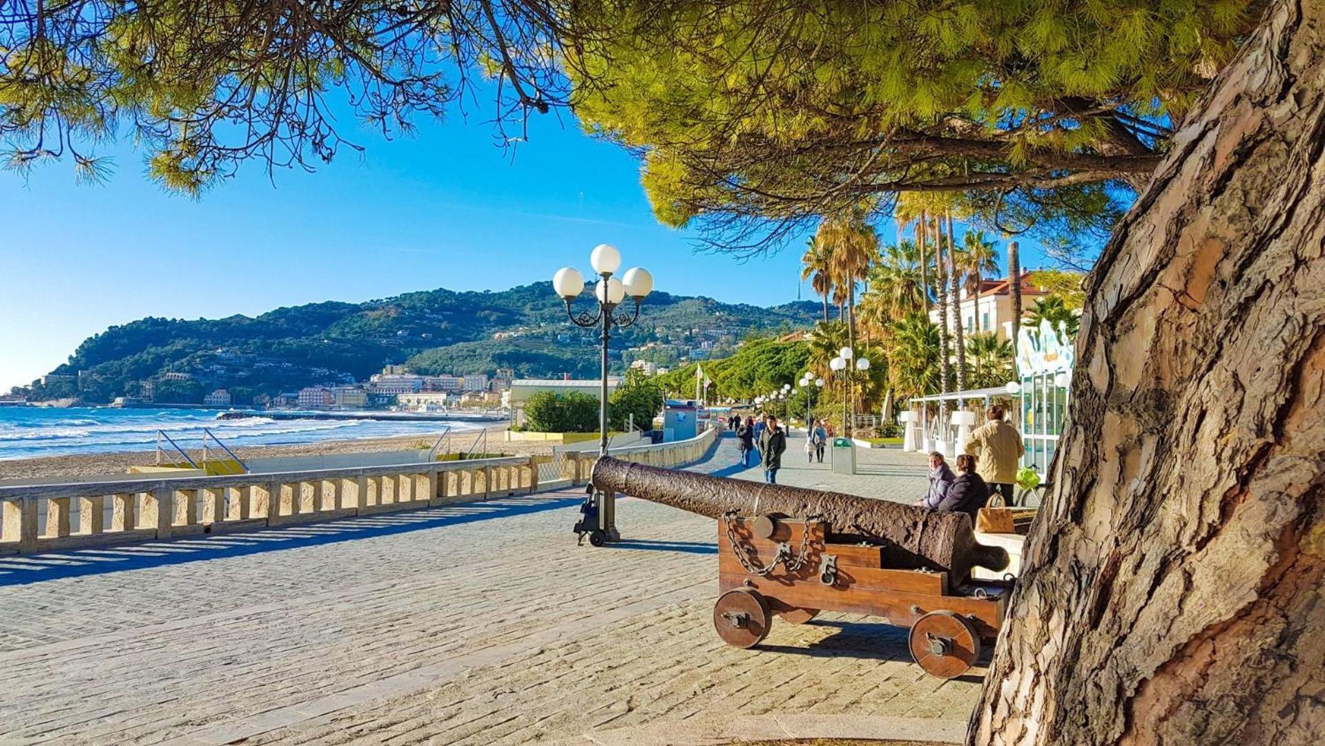 Villa Casa Bisou Italia Wifi Et Parking Free Privato Diano San Pietro Exterior foto